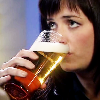 ext_5961: Gwen drinking beer (shinomine shock)