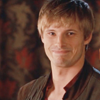 king: Arthur gives a sarcastic smile. (✖ bicker and row)