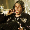 quickfingers: (☈ nom)