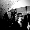 wendelah1: Scully with her umbrella in the rain (X-Files Rain)