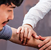 sakana17: shen wei rubs liniment on zhao yunlan's arm (guardian-zhaoyunlan-shenwei-ep07)