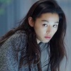 outofherdepths: Jun Ji-hyun in Legend of Blue Sea (Wary Over Shoulder)