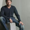 neidr_melltith: (Sitting on chair arm)