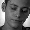 aluciner: (he shook afraid)
