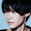 un_oiseau_rebelle: (Sideways glance)