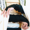 its_dad_sanzo: (hands going into sleeves)