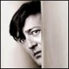 soupytwist: stephen fry peering round a wall (paul gross arms)
