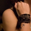 intransitive: (Norah's fist)