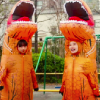 linky: Rinne and Renge in inflatable dinosaur costumes. (Gotchard: Rinne & Renge - Dino)