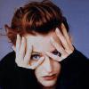 zvi: Gillian Anderson looks through her fingers (help me)