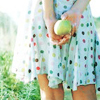 hasi: (girl with apple)