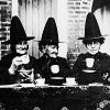 laughingrat: Little old lady witches drinkin' tea and plotting. (Consciousness-Raising)