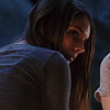 facilitated: (+ | over the shoulder)