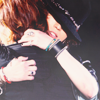 kriszeth: (i'll cling to you)