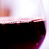 zanzando: A glass of red wine. (Cheers)