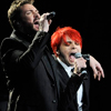 onthehill: Simon LeBon uses Gerard as a leaning post (mcr-gerardsimon)