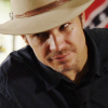 skieswideopen: Raylan Givens head shot, wearing The Hat (Justified: Raylan Givens head tilt)