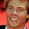 nerdbomb: (red carpet smile)