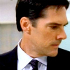baruthumos: Thomas Gibson refrains from strangling someone. (swallowing the anger)