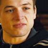 muggsy: (⇉ ur gross so gross.)
