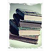 untonuggan: Pile of books (book)